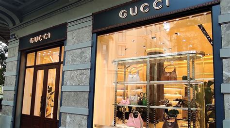 Shops with GUCCI in Athens title